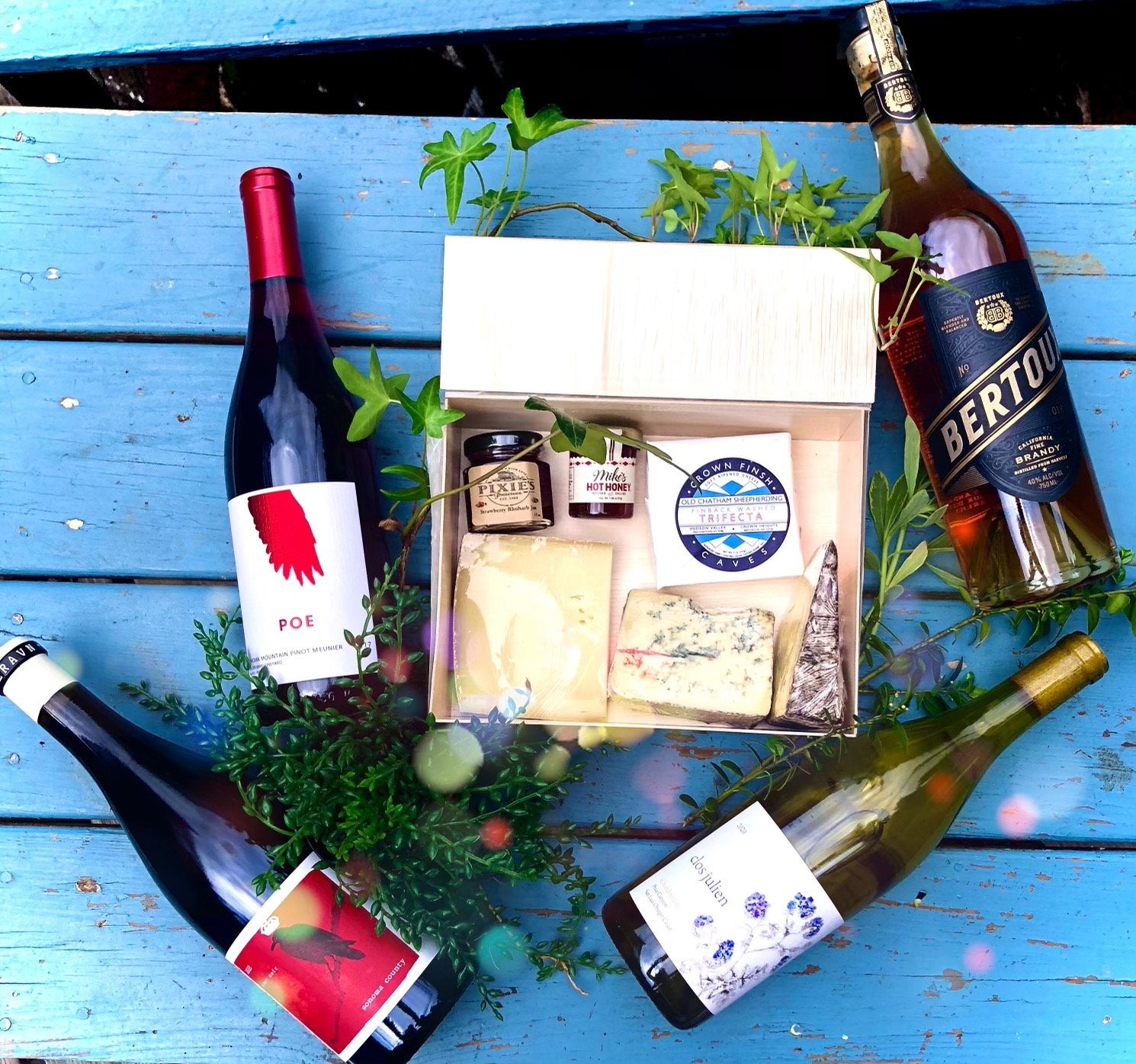 CHEERS TO AN ALL-AMERICAN HOLIDAY